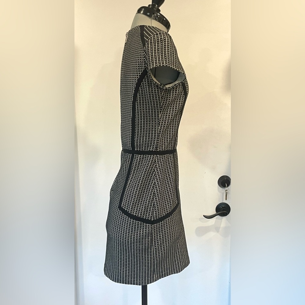 Parker Short Sleeve Midi Dress, accent piping, b/w Pattern, SzS, EUC - Picture 8 of 12